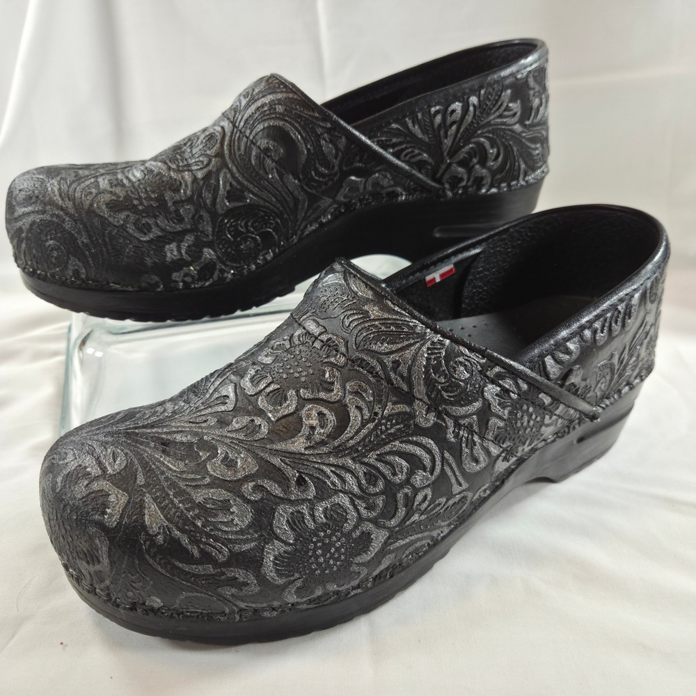 Sanita Womens Professional Clogs Size 40 Flawed Black Metallic Embossed Leather